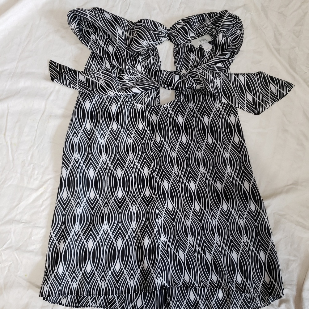 Tie front printed blouse.